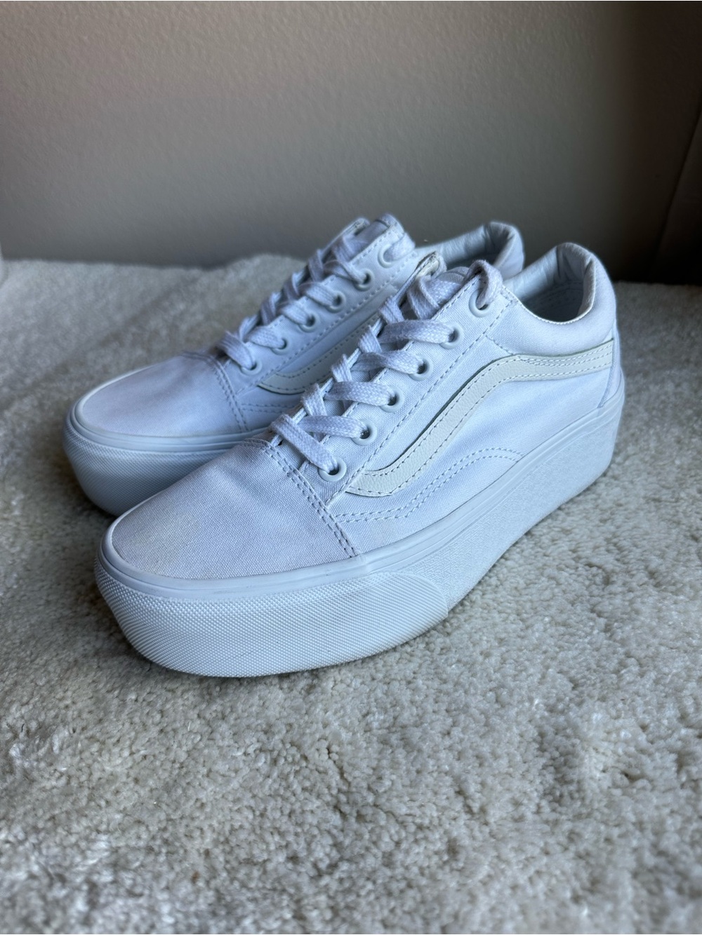 Women’s Vans Old Skool Platform Shoe Platform Sneakers in all white size 7